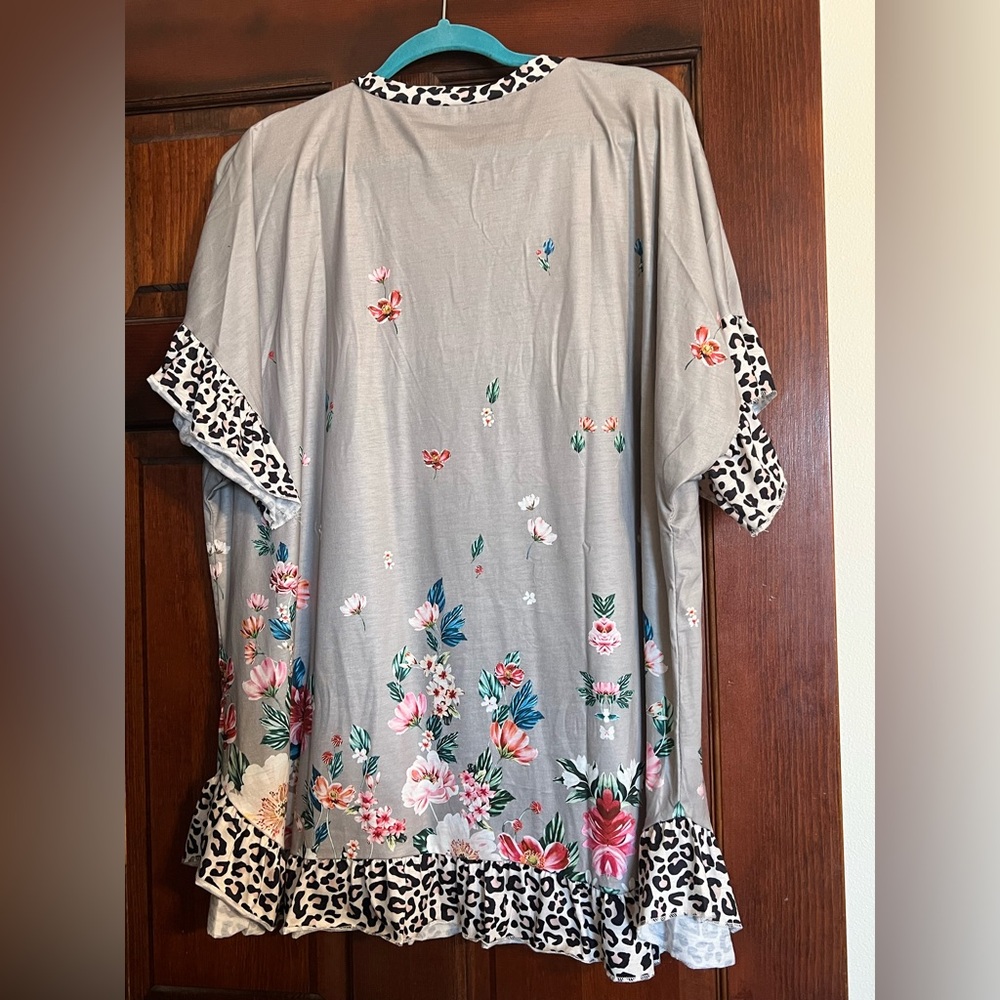 Cute, lightweight, flowing sleeve, colorful, 3x